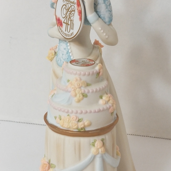 AVON PRESIDENT'S CLUB--. ALBEE AWARD- 1980 - Picture 2 of 8